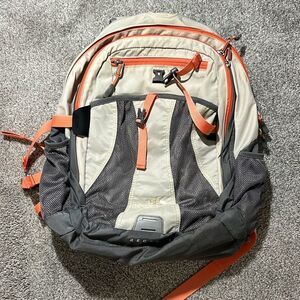 North Face Recon Travel School Laptop Carry Hiking Trail Backpack Creme Orange